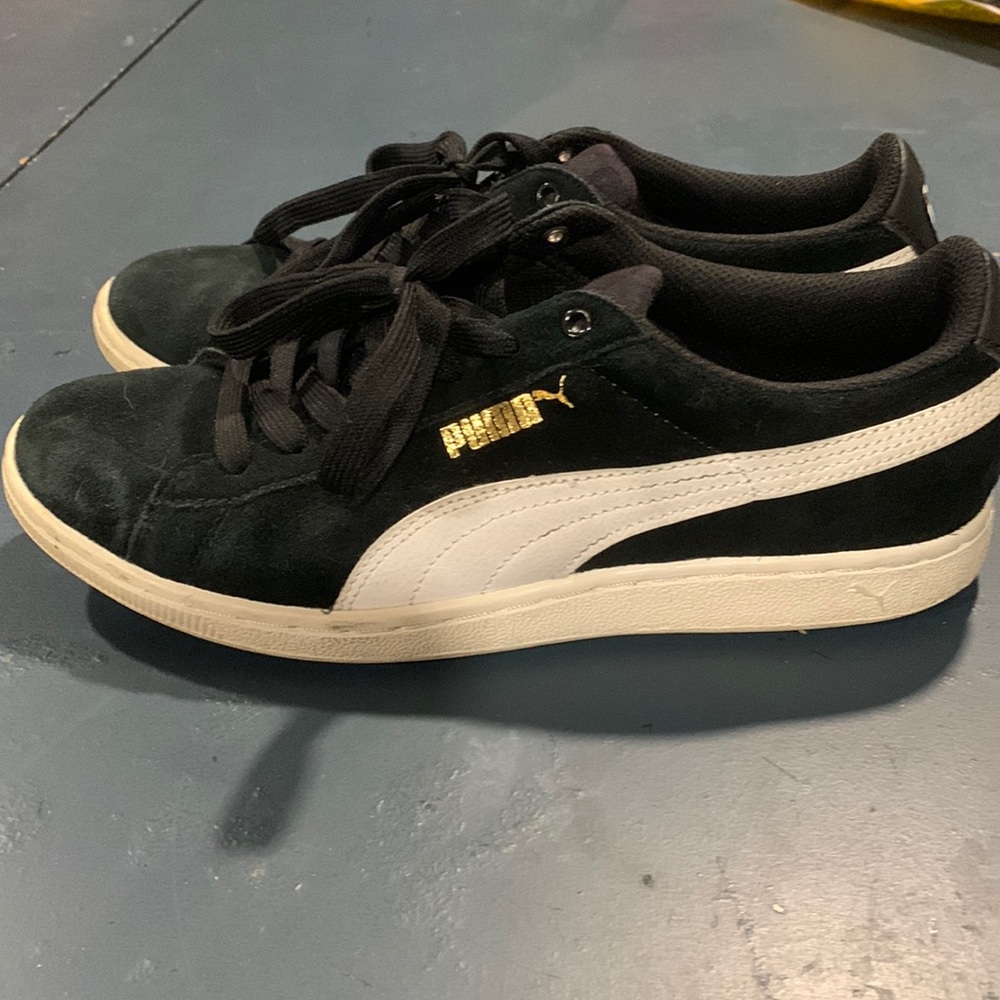 Women’s black puma shoes size 8